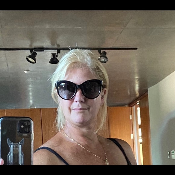 Gucci Sunglasses - Picture 7 of 8